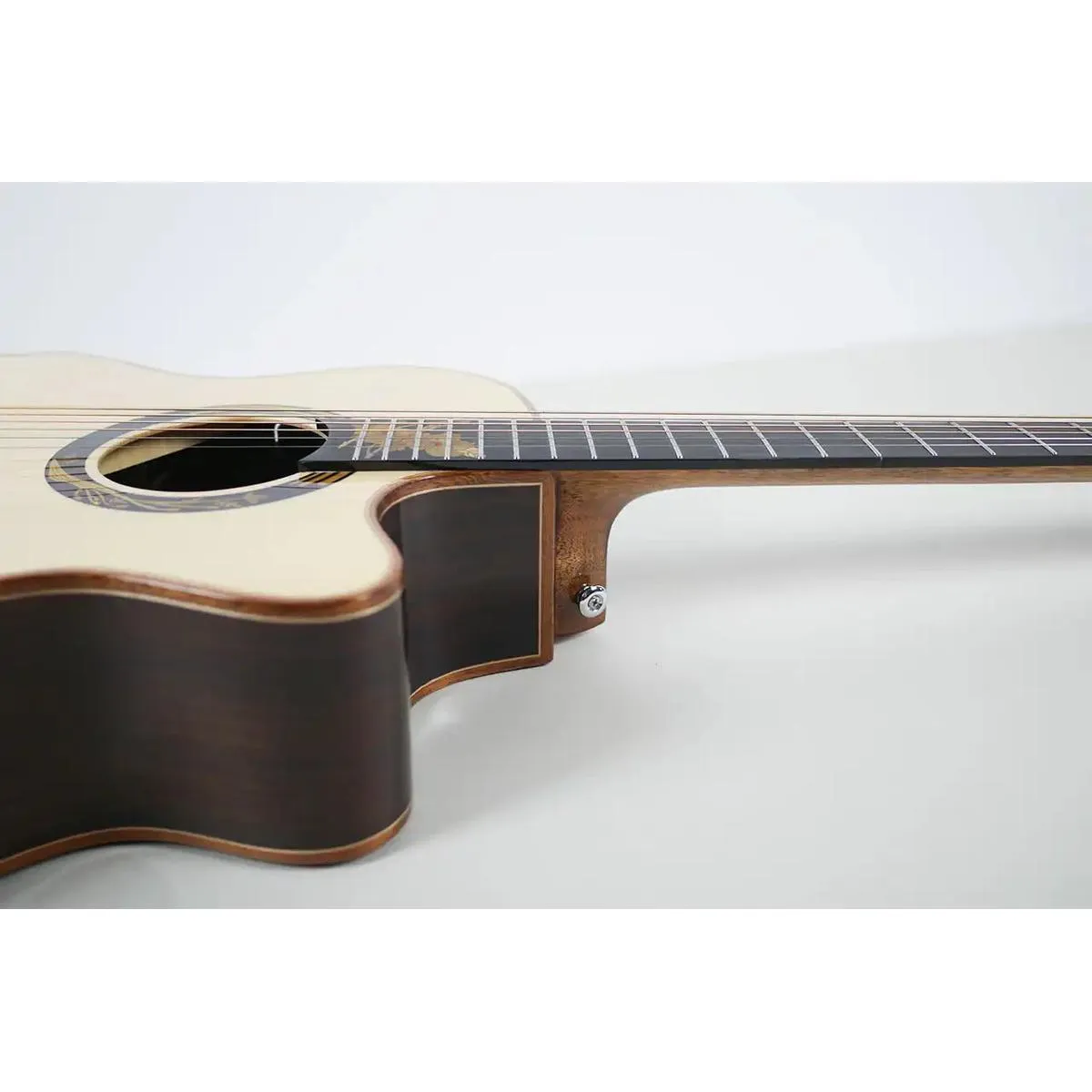 Mérida SPRING-EQ Four Seasons Series Auditorium Acoustic-Electric Guitar - Image 4